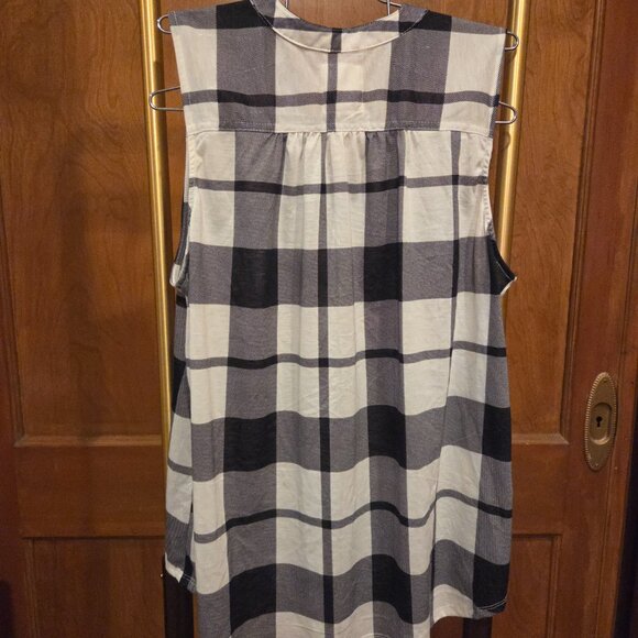 New York Laundry Sleeveless Plaid Top - Picture 2 of 3